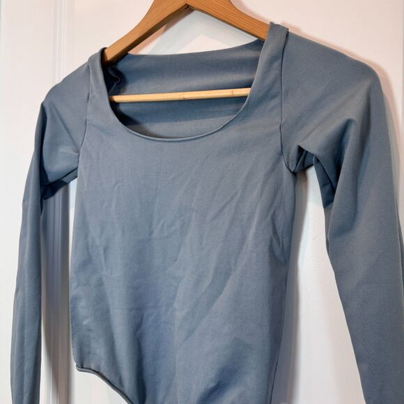 SKIMS Essential Bodysuits long sleeve scoop neck thong bodysuit arctic Sz Small - Picture 5 of 6